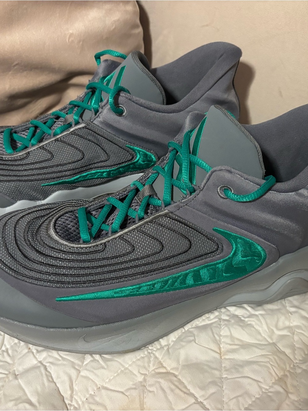 Nike Giannis Immortality 4 Gray/Green swoosh size 13 men’s